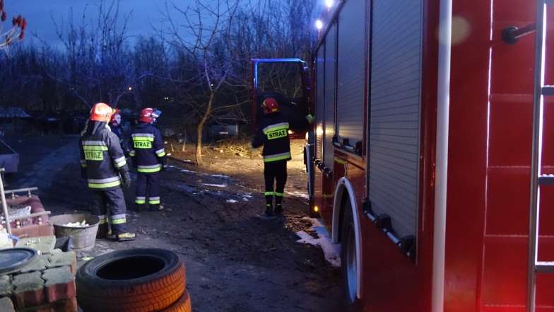 Spłonął budynek gospodarczy ze zwierzętami. Po sąsiedzku ze schroniskiem 