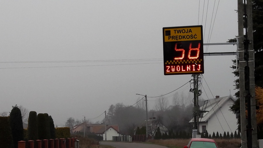 Kierowcy zdejmą nogę z gazu. Znak w Brzeźnie wreszcie działa