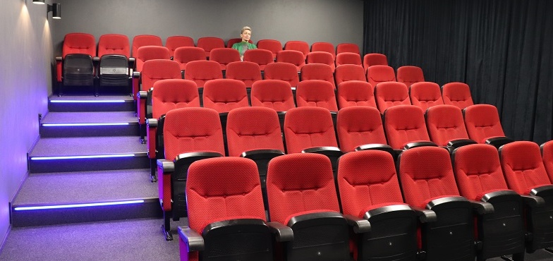 Tak wygląda nowe kameralne kino na piątym osiedlu. Kiedy pierwsze seanse? 