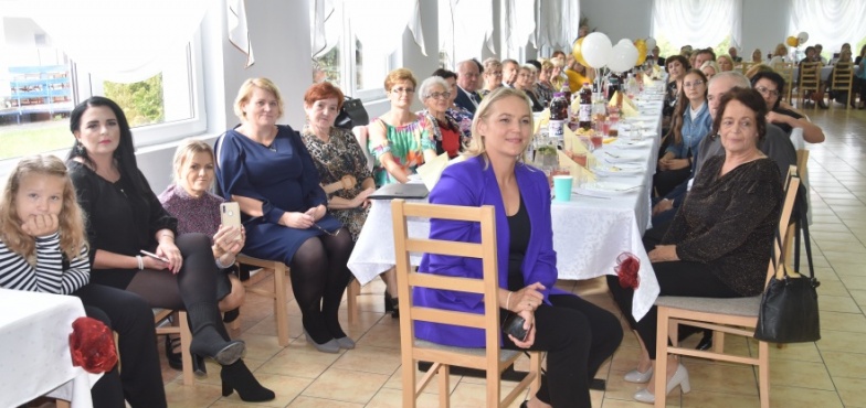 KRÓLESTWO GOSPODYŃ. KGW w Mniszkach pokazało, jak zmienia się aktywna kobieta