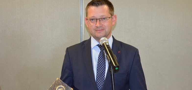 Mariusz Zaborowski wyróżniony w plebiscycie „Mediom Przyjazny”. Zaprezentował statuetkę 
