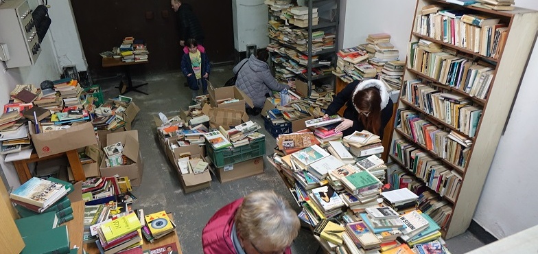 W pobankowym skarbcu czeka ponad 10 tysięcy książek. „Kiermasz na rampie” w bibliotece   