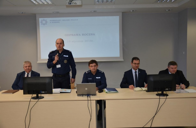 Policjanci podsumowali 2017 rok. Większa wykrywalność, więcej zadań dla drogówki  