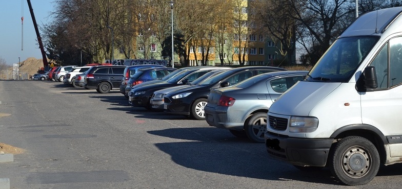 Zniknie cały parking. Od dzisiaj zakaz pozostawiania na nim samochodów
