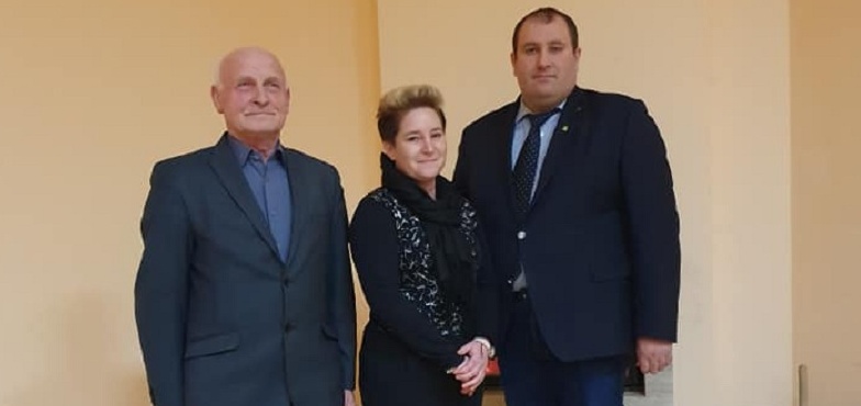 Objęła funkcję po zmarłym ojcu. Wygrała jednym głosem