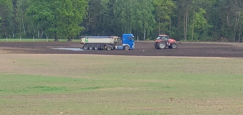 – Czujemy się bardzo poniżeni – mówią mieszkańcy. Śmierdzący problem we wsi