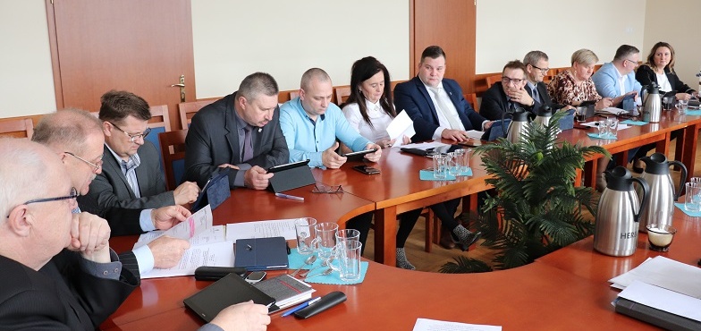 Dlaczego radny chce przystąpić do opozycyjnego klubu?