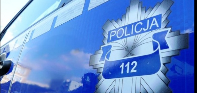 Policjanci rozmawiają z młodymi kierowcami. Odwiedzają szkoły średnie 