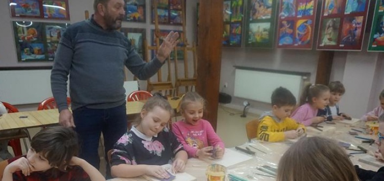 „Ptaszek na gałęzi”. Uczyli się pod okiem znanego rzeźbiarza