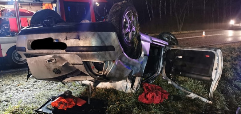 Wypadek na drodze wojewódzkiej. Jedna osoba została zabrana do szpitala 