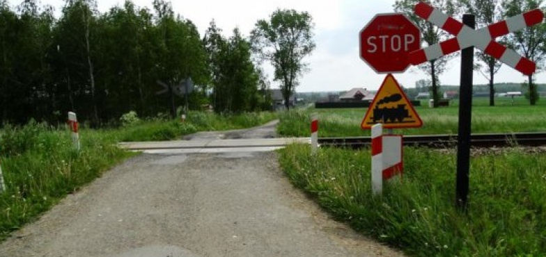 Co wydarzyło się na przejeździe w Pamiątce? Policja poszukuje świadków zdarzenia. 