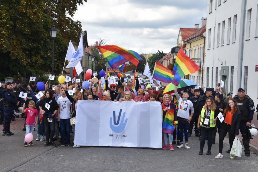„Pokażmy Dudzie: LGBT to ludzie!" Protest na placu Wolności w Koninie 