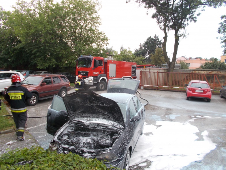 Pożar auta na parkingu. Paliło się na Kaliskiej   