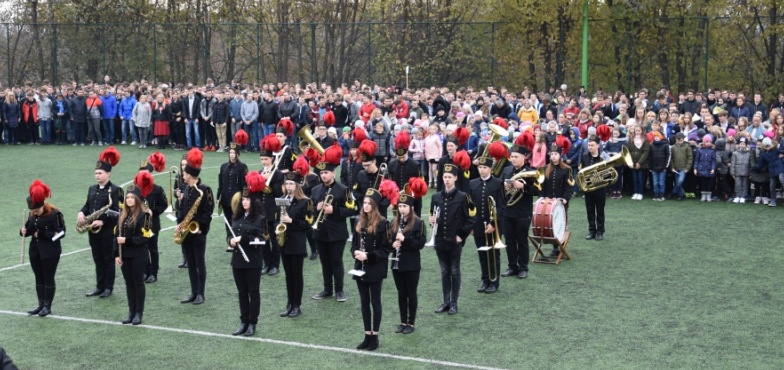 To żywa lekcja patriotyzmu. O godz. 11.11 ponad tysiąc osób zaśpiewało hymn 