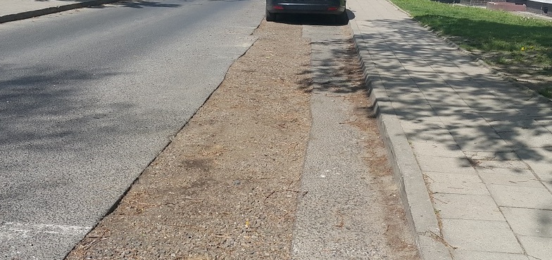 Pół roku po awarii, a dziura w ulicy jest nadal. Czy to niedopatrzenie? 