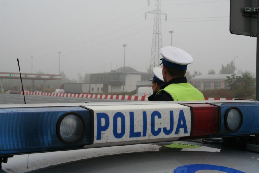 Uciekał na autostradzie A2. Był poszukiwany i kierował bez uprawnień