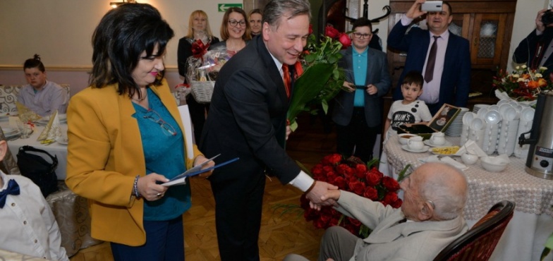 Jubilatowi życzyli dwustu lat. Prezydent na urodzinach pana Edwarda