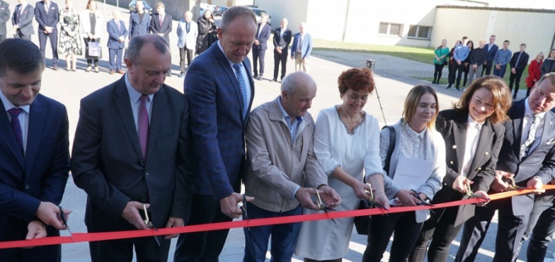 Wstęga przecięta. Sala sportowa oficjalnie oddana do użytku