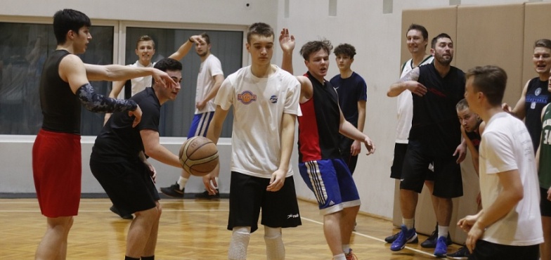 Koninianie chcą grać w koszykówkę. Spora frekwencja na treningu naborowym MKS-u MOS
