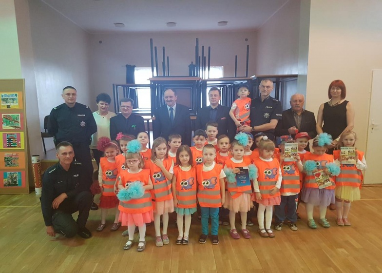 Policjanci u przedszkolaków. Lepiej wiedzieć i znać!