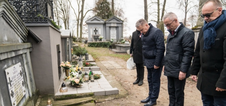 Uczcili dzisiaj pamięć Powstańców Wielkopolskich. Prezydenci zapalili znicze i złożyli kwiaty