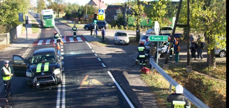Wypadek w Drążnej. Zderzyły się dwa auta 