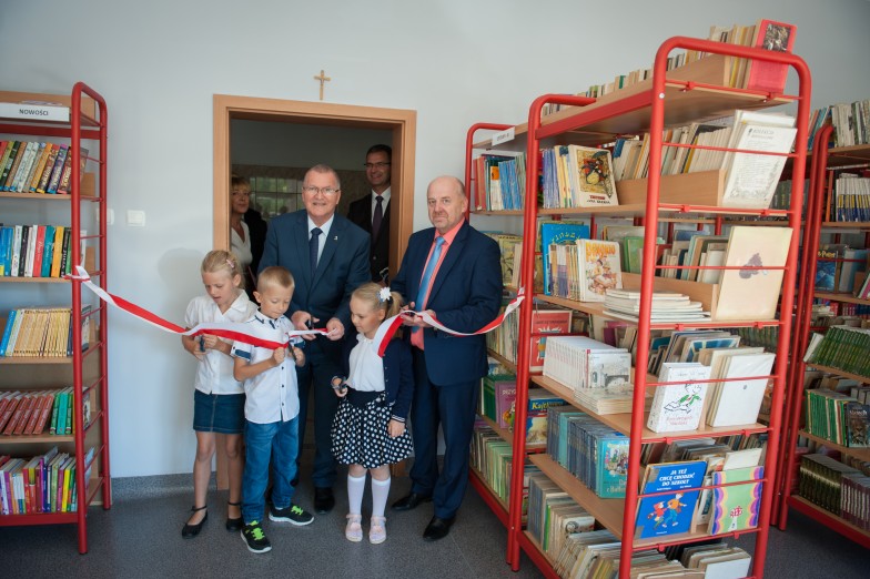 Przy SP nr 8 otwarto nowe boisko. Od mieszkańców dla mieszkańców