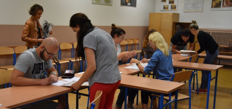 Od godz. 10.00 maturzyści odbierają świadectwa. Wyniki poznali już wcześniej 