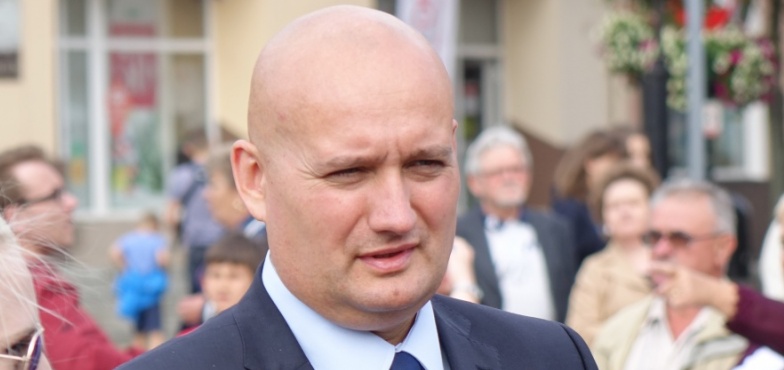 Wojewoda odsłoni tablicę w Wierzbinku. Upamiętni między innymi ofiary katastrofy smoleńskiej 