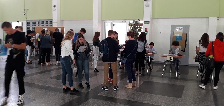 Najnowsze dane dotyczące rekrutacji do szkół w Koninie. Poza systemem jest 67 osób