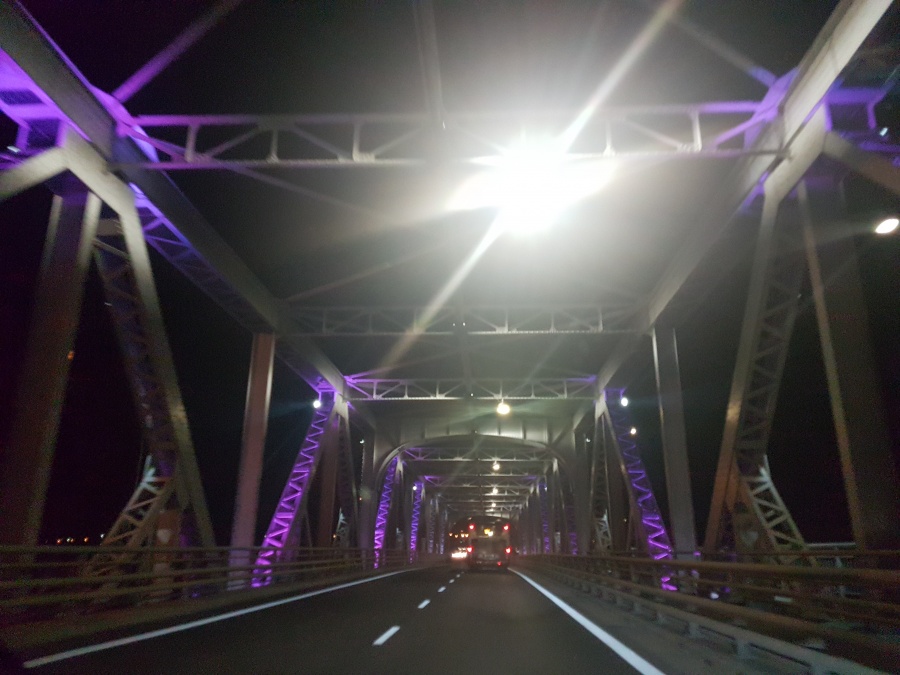 Most żelazny w kolorze fioletowym dla wcześniaków