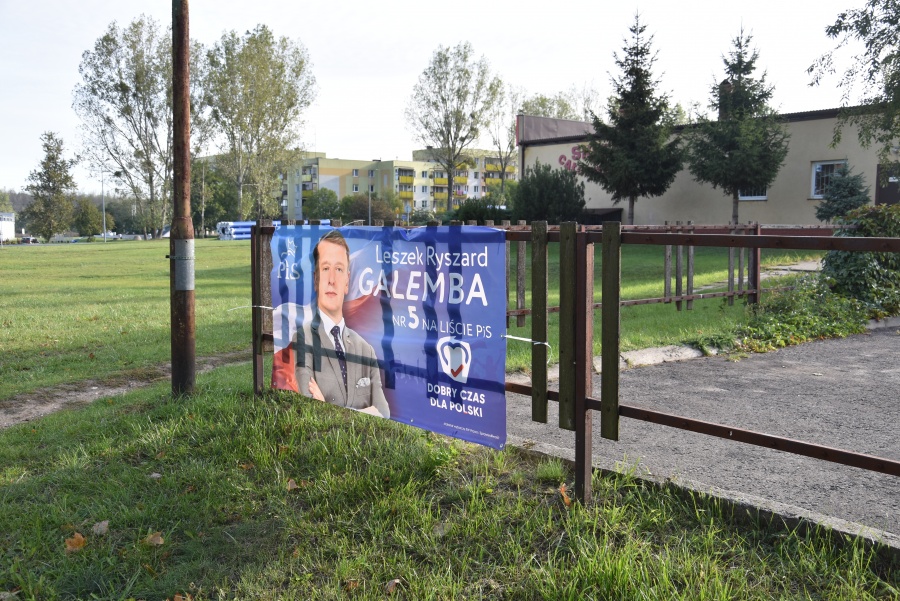 Coraz więcej plakatów wyborczych. Niektóre zawisły bez pozwolenia