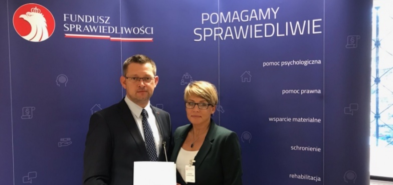 Burmistrz podpisał umowę w Warszawie. Dotacja dla trzech jednostek OSP na zakup sprzętu ratowniczego 