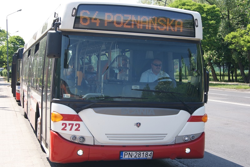 „Nie kupujcie biletów". Od stycznia uczniowie zwolnieni z opłat za przejazd autobusem