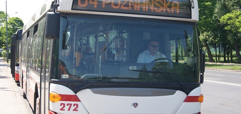 „Nie kupujcie biletów". Od stycznia uczniowie zwolnieni z opłat za przejazd autobusem