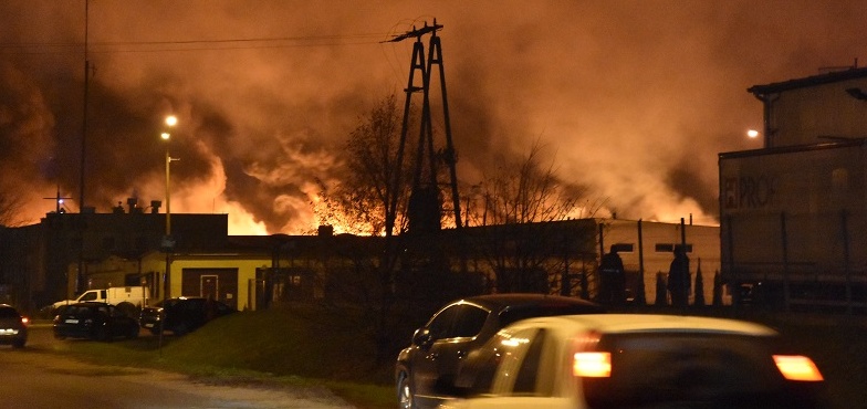 Pożar w fabryce mebli. Ewakuowano 130 osób