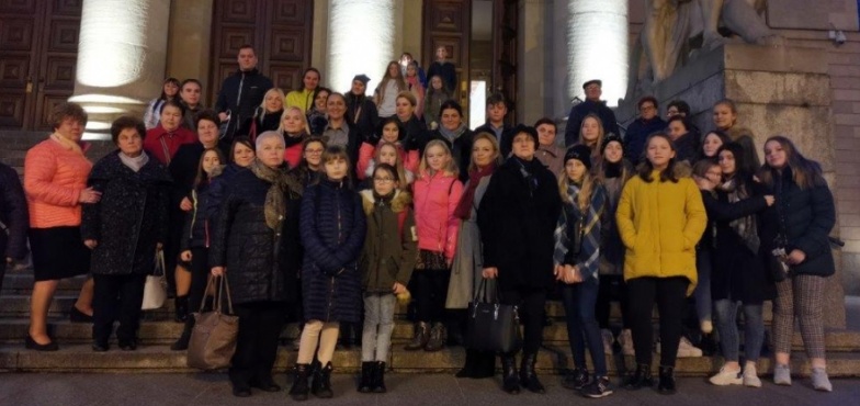 Konkursu wiedzy o teatrze. W nagrodę uczniowie z Modły Królewskiej obejrzeli „Fausta”