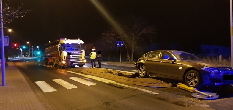 Wypadek w Honoratce. TIR uderzył w BMW