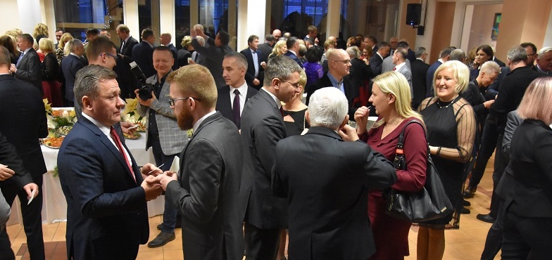 Urzędnicy, prezesi, dyrektorzy, radni – w ratuszu podzielili się opłatkiem
