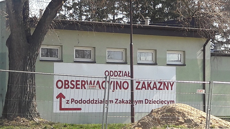 Stan dwojga pacjentów bardzo poważny. Kilkanaście osób na zakaźnym