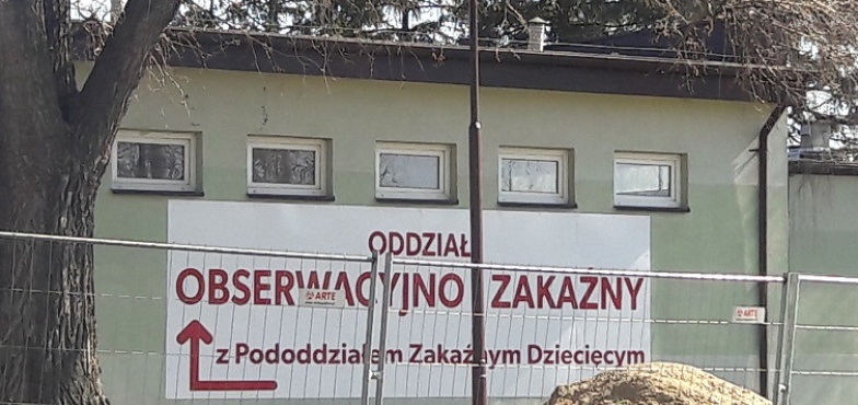 Stan dwojga pacjentów bardzo poważny. Kilkanaście osób na zakaźnym