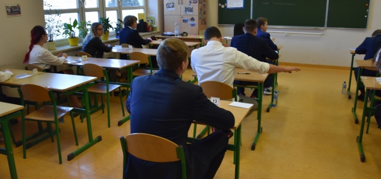 Wczoraj polski, dziś matematyka, jutro angielski. Próbne egzaminy w domowym zaciszu 