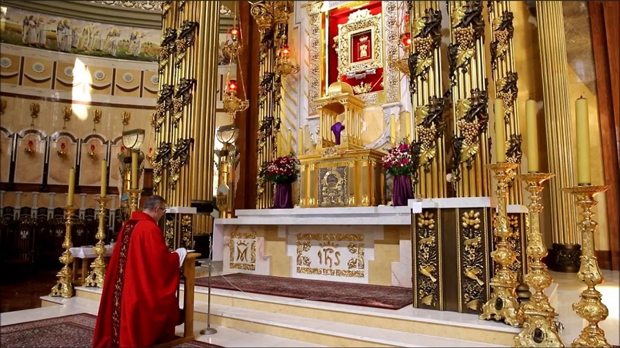 Wyjątkowa msza w Niedzielę Palmową w licheńskiej bazylice. Kustosz odczytał akt zawierzenia 