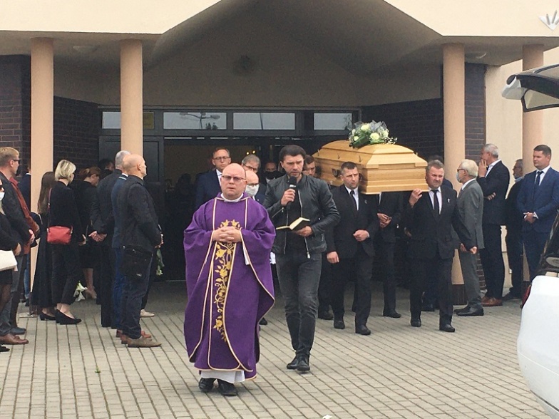 Pożegnano tragicznie zmarłego profesora UAM-u Pawła Antkowiaka. Spoczął na cmentarzu w Gosławicach 