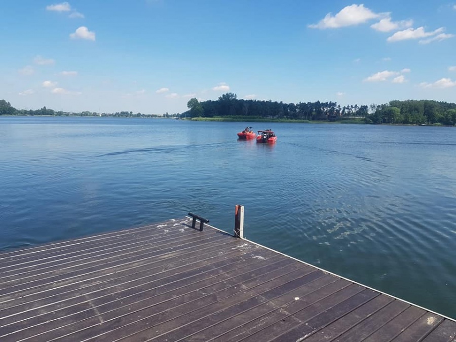 Nurkowie nadal poszukują ciała w jeziorze. Trwa akcja po wczorajszym wypadku