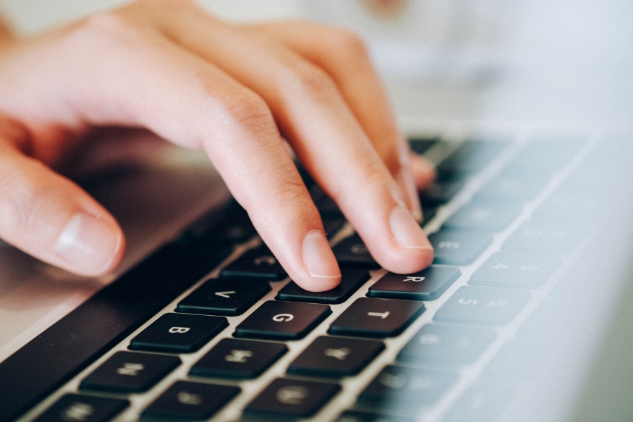 Pomyśl, zanim klikniesz. Oszuści włamują się na konta za pomocą linków internetowych  