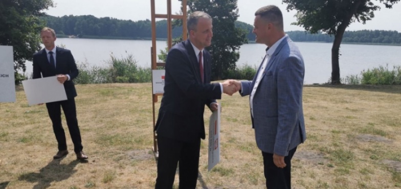 Dostali czek na 800 tysięcy złotych. Będzie więcej wody pitnej