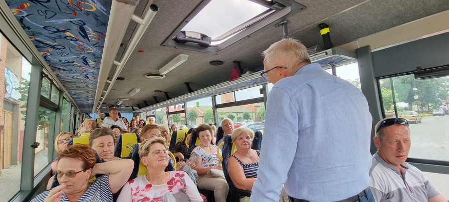 Seniorzy wypoczywali w uniejowskich termach. Burmistrz zachęcał do szczepień