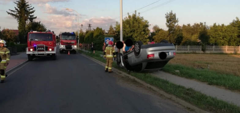 Dachowanie w Sławoszewku. Podróżujący uwolnili się sami