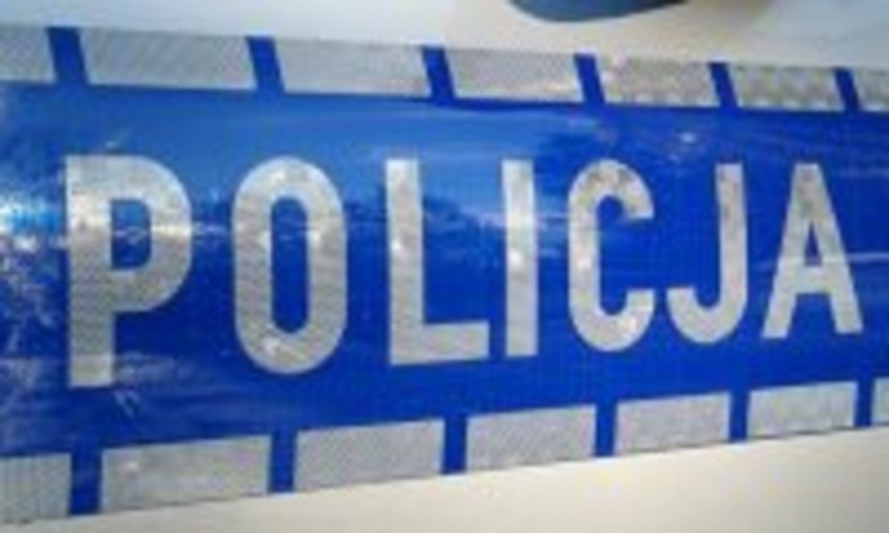 Włamał się do altany, wypił dwa litry wina, zasnął, a rano obudzili go policjanci 